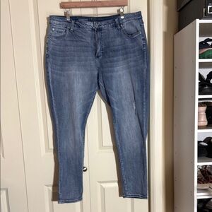 Kut from the Kloth Blue Straight LegJeans